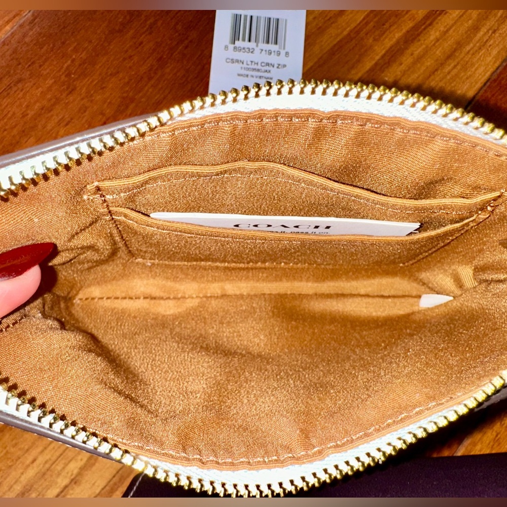 Coach Ivory Pebbled Leather Wristlet NWT - Picture 5 of 10